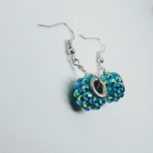 🎲B1G3 Free🎲Turquoise Crystal Earrings